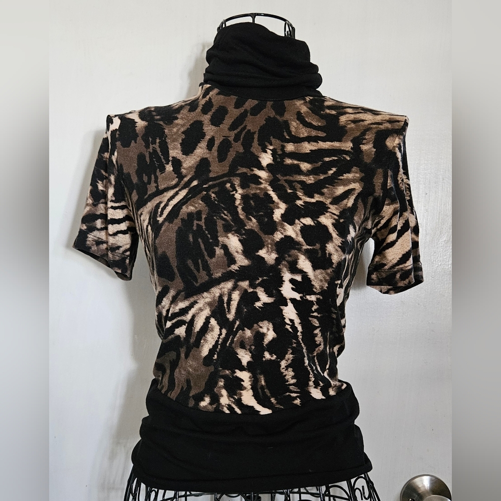 🌺Sizzle Leopard Print Turtleneck Top